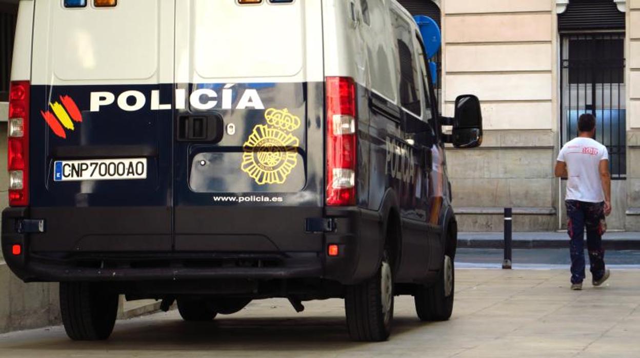 Un vehículo de la Policía Nacional