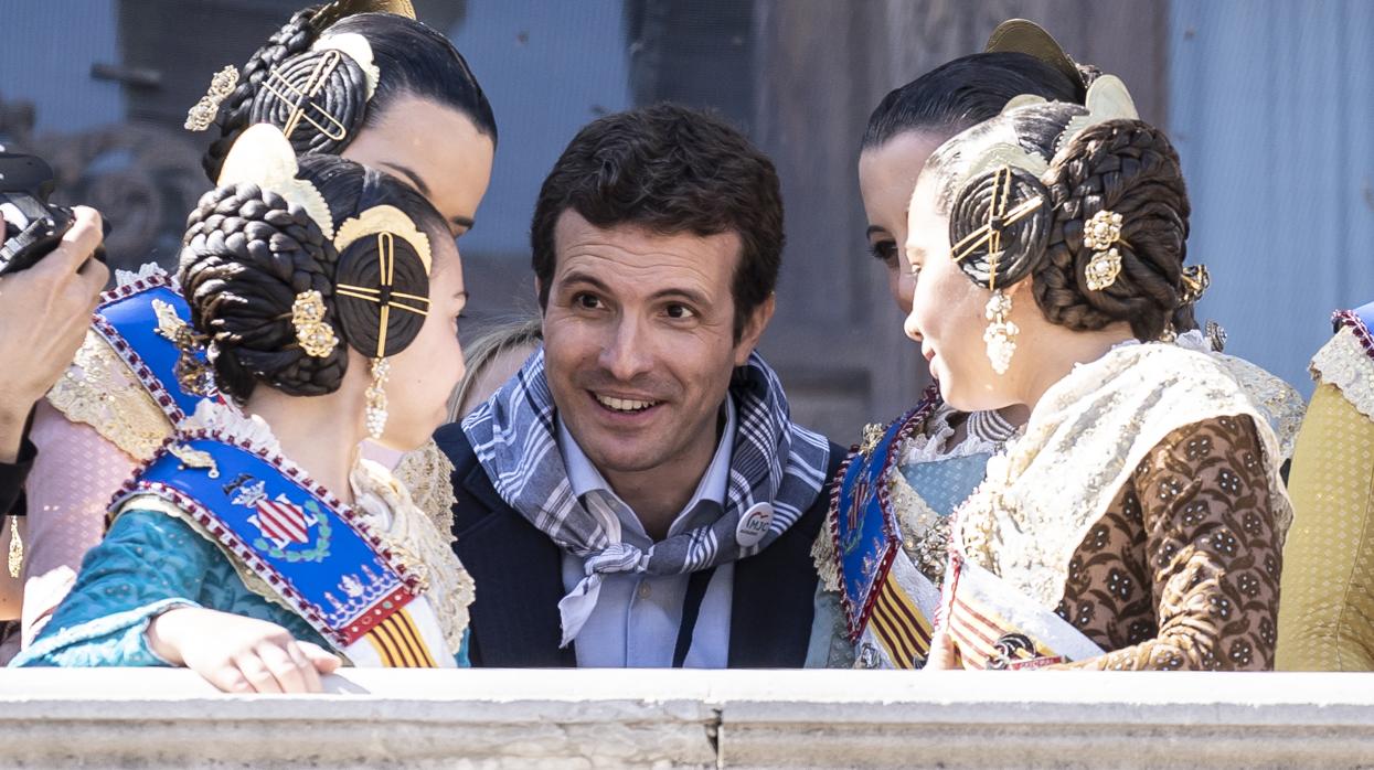 Imagen de archivo de Pablo Casado en una visita a las fallas de Valencia