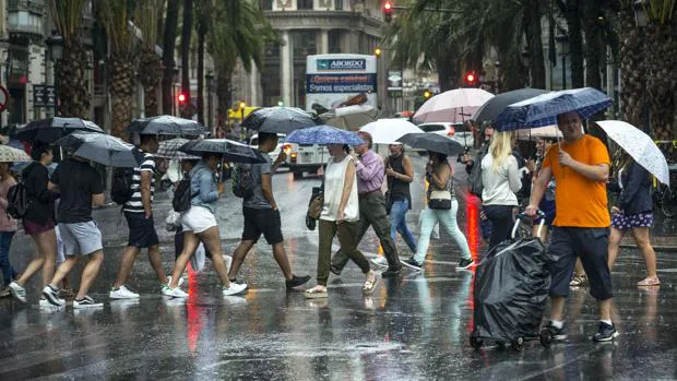 El temporal deja hasta 50 litros por metro cuadrado durante la madrugada en Valencia