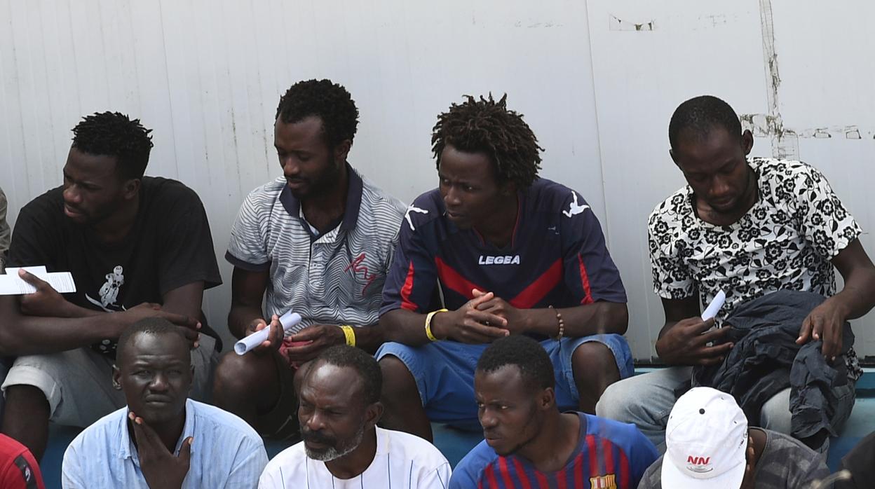 Algunos de los inmigrantes que desembarcaron en Lampedusa
