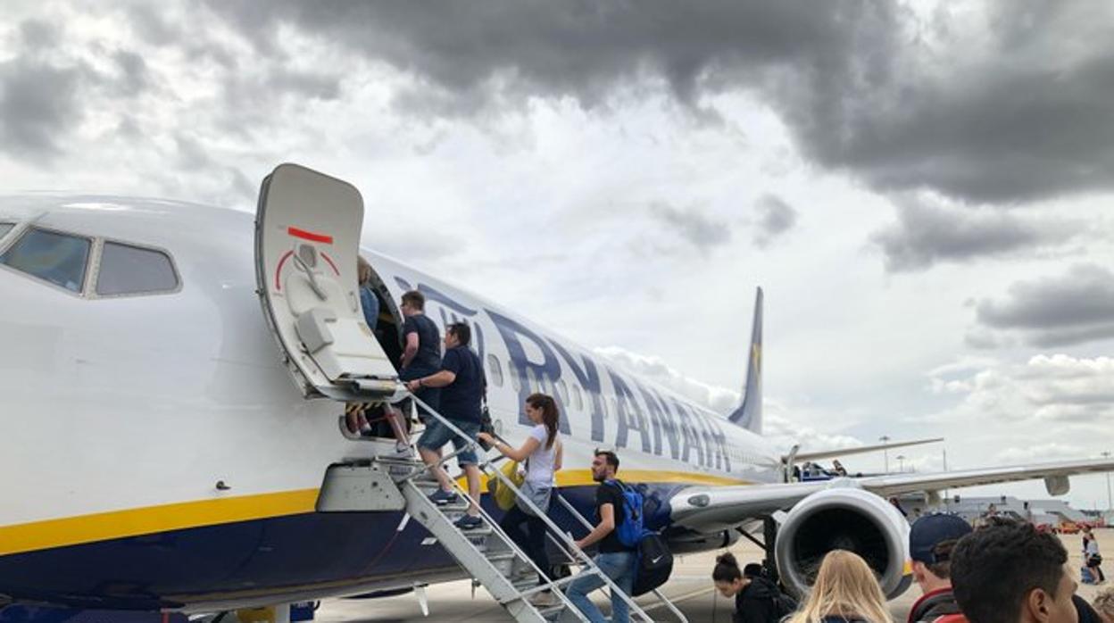 El Gobierno de Canarias pide datos a Ryanair por mail