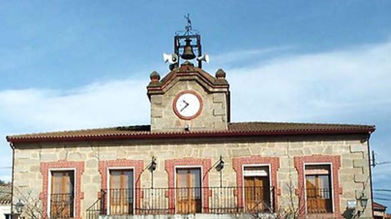 Fachada del Ayuntamiento de Cervera de los Montes