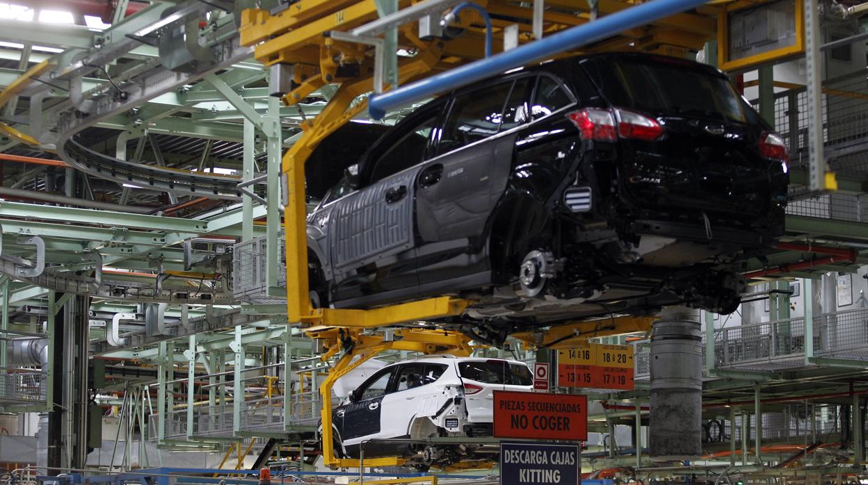Imagen de la producción de coches en la planta de la Ford de Almussafes