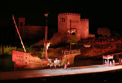 Momento en el que el barco de Cristóbal Colón emerge de las aguas