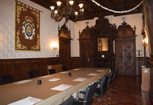 En las salas se conserva la decoración llevada a cabo por Arturo Mélida en el siglo XIX