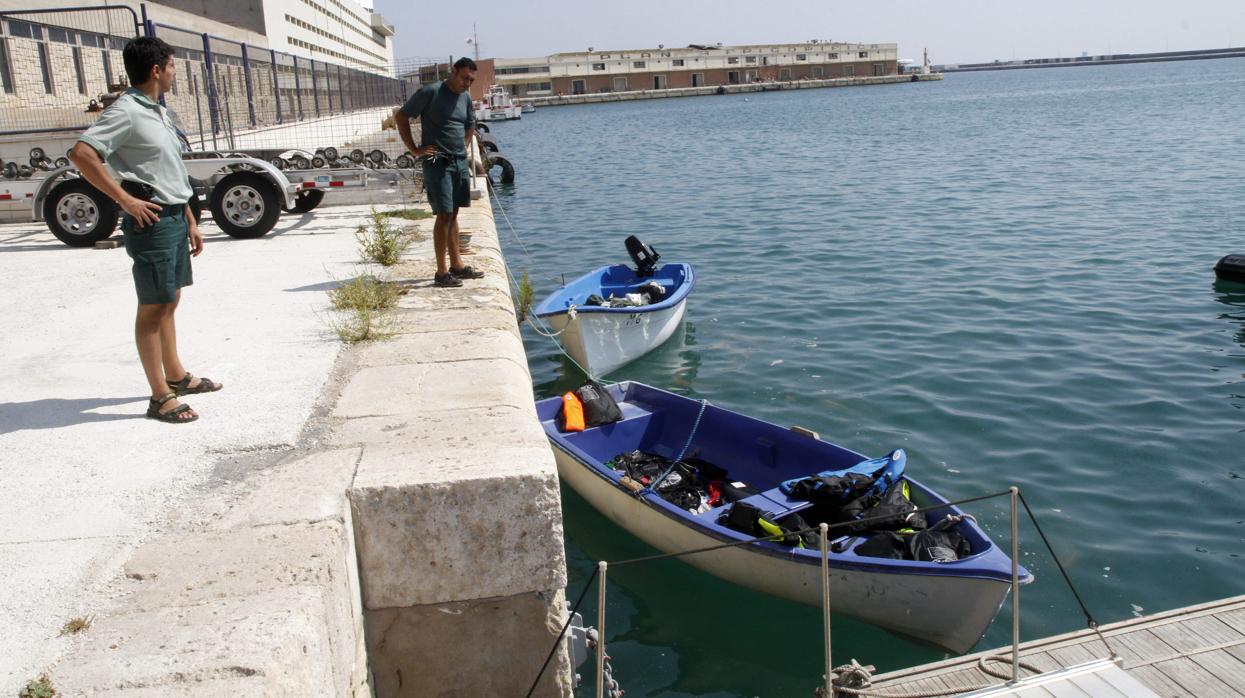 Imagen de archivo de pateras en la costa de Alicante