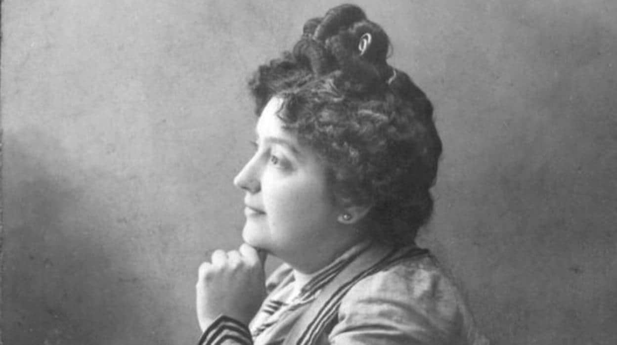 Fotografía de Carmen de Burgos en 1901