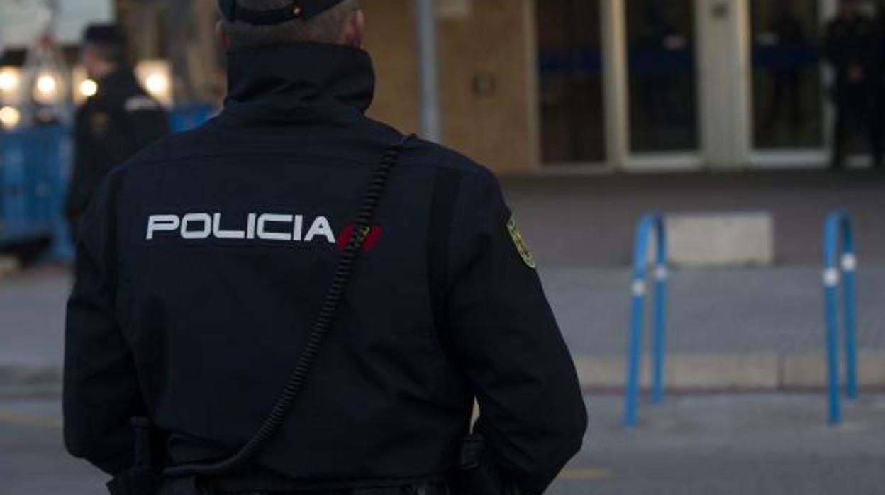 La Policía Nacional detuvo al ladrón que se encontraba dormido en el interior del local