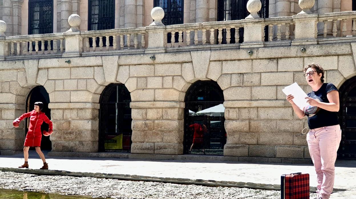 Lectura en la plaza del Ayuntamiento