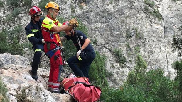 Rescatan a un escalador herido al precipitarse desde 15 metros de altura en Castellón