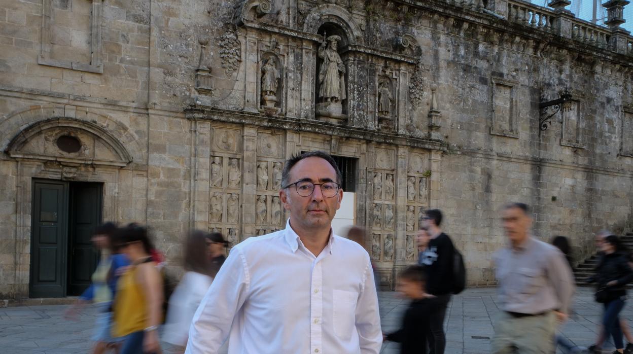 Alejandro Sánchez-Brunete, en la Plaza de la Quinta de Santiago, tras la entrevista