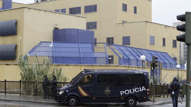 Nuevo motín en el CIE de Aluche: se fugan diez internos por una ventana con sábanas atadas