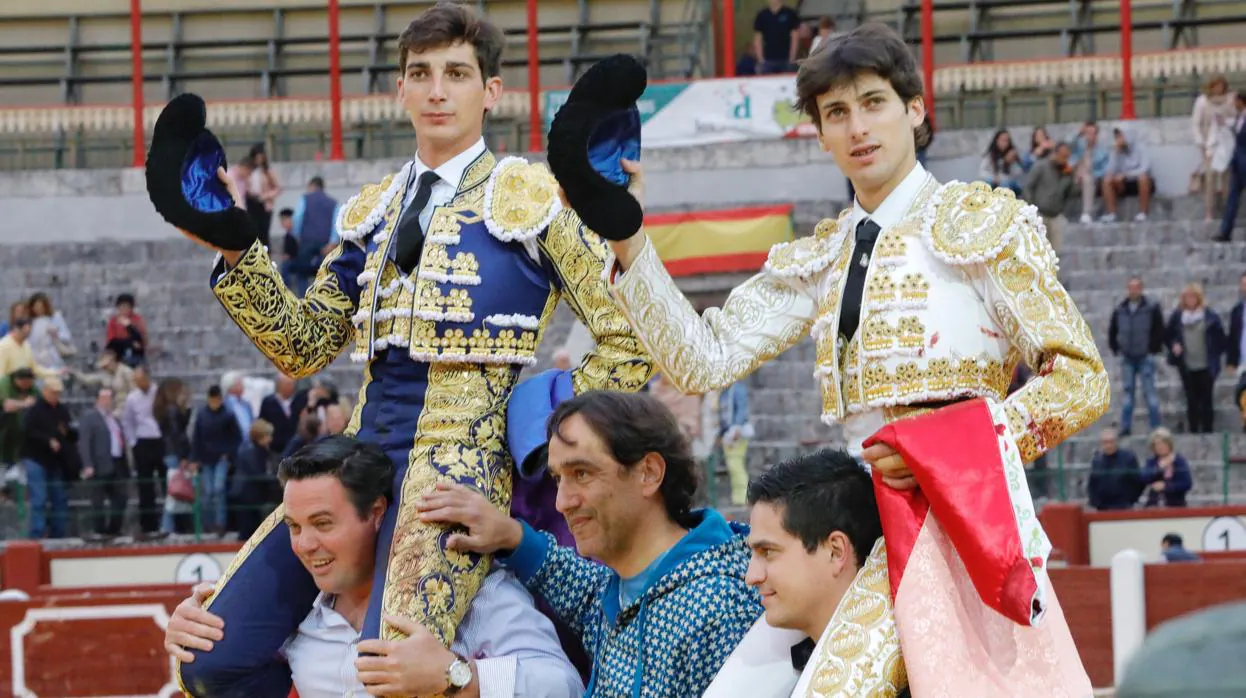 Marcos y Antonio Grande salen a hombros en el estreno la Feria de Valladolid
