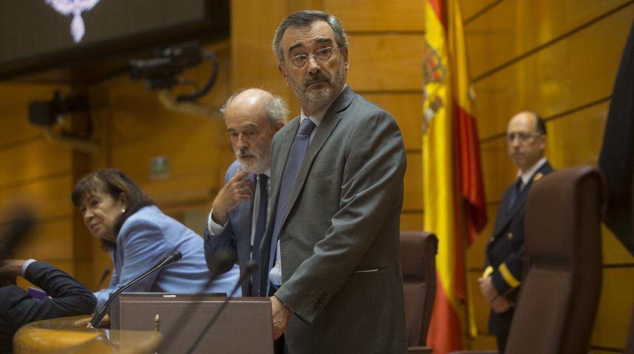 Manuel Cruz, presidente del Senado, ayer en la primera sesión de control al Gobierno en la Cámara Alta en seis meses