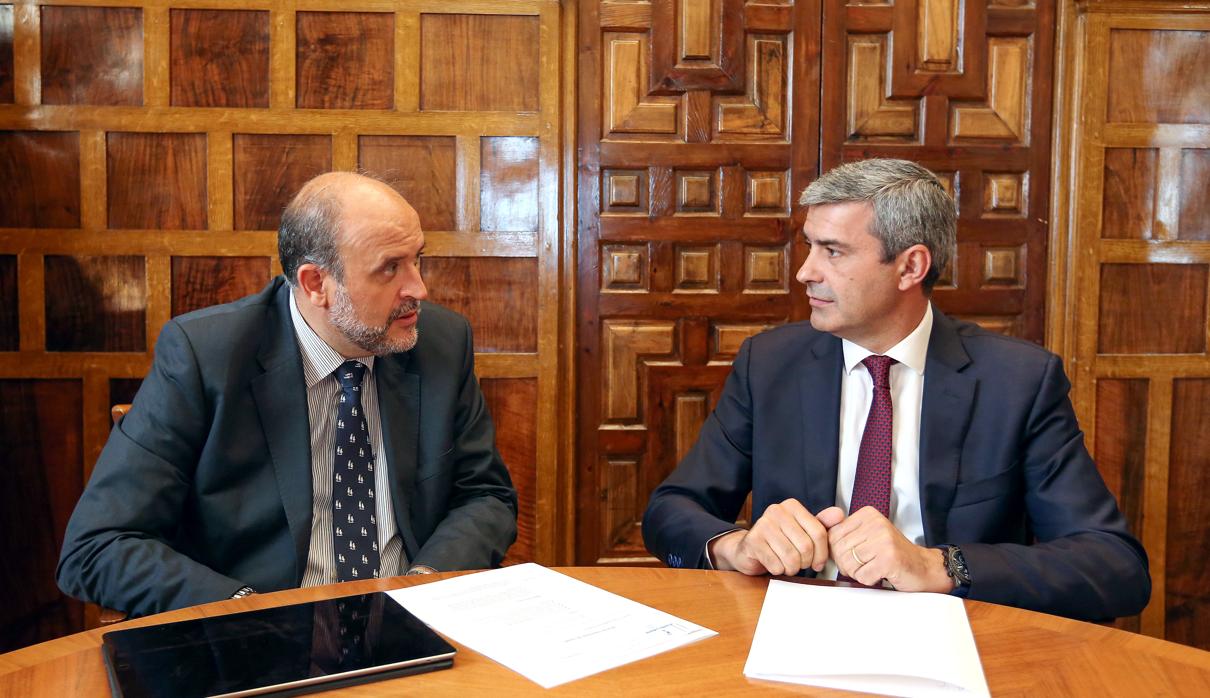 José Luis Martínez Guijarro y Álvaro Gutiiérrez durante la reunión