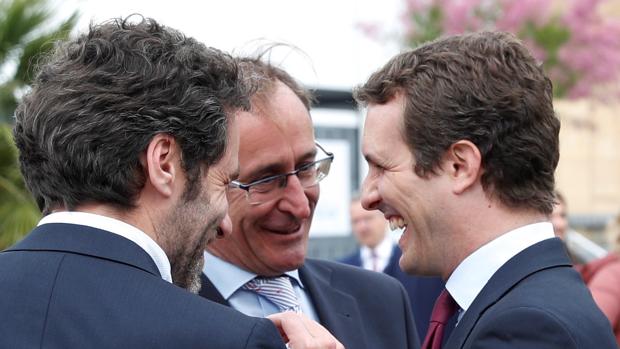 Pablo Casado escribió un mensaje de apoyo a Alfonso Alonso tras el fuego interno contra el PP vasco