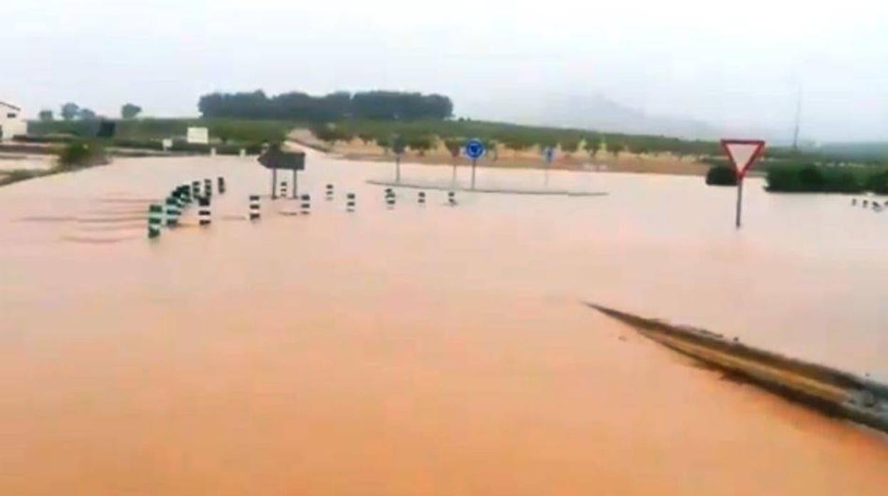 Imagen de cómo quedó una de las carreteras cortadas en la provincia de Albacete