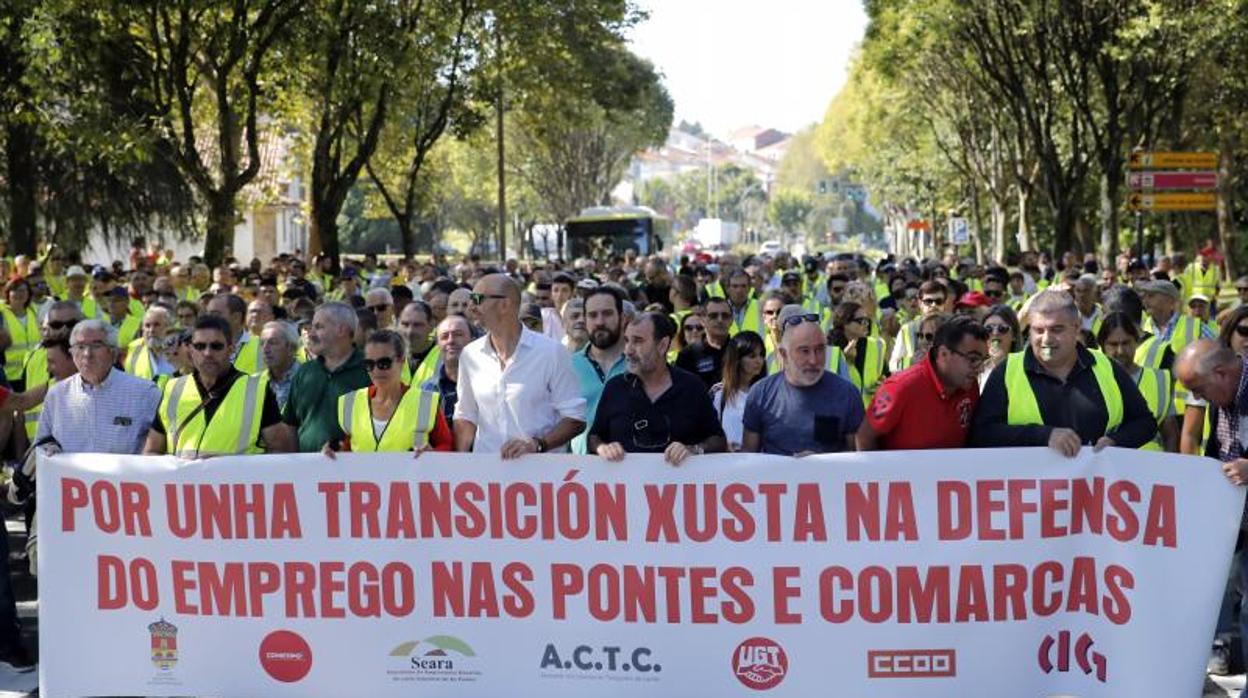 Concentración de los trabajadores esta mañana en San Caetano