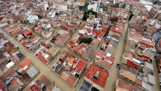 Los militares han rescatado ya a unas 450 personas en la Vega Baja