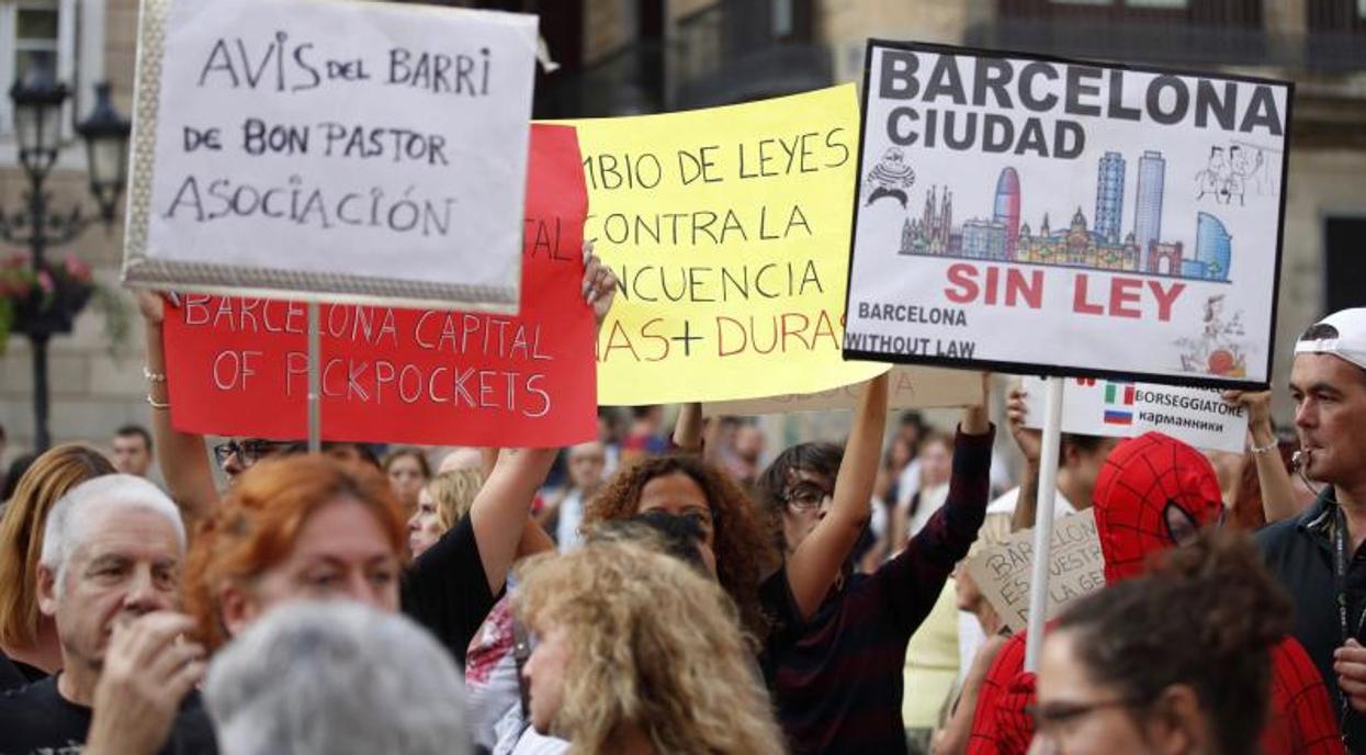 Manifestación vecinal contra la inseguridad en Barcelona