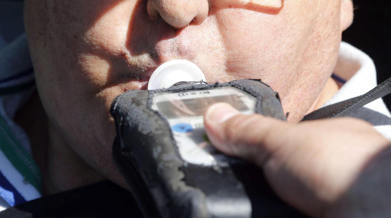 Detectado en Burgos un conductor que conducía en zig zag por la N-120 y cuadruplicaba la tasa de alcohol