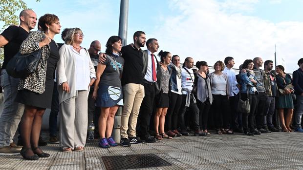 Representantes de ERC, JpCat y Bildu apoyan a los 47 abogados de ETA del frente de cárceles