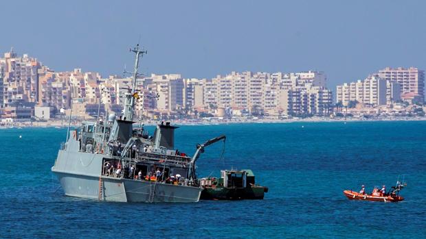 La Armada cesa al comandante que encalló el cazaminas Turia frente a La Manga