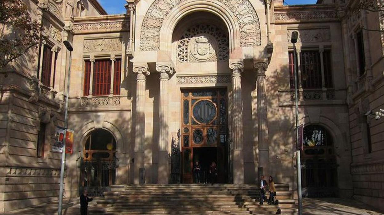 Fachada de la Audiencia de Barcelona, donde hoy martes cha comenzado el juicio contra el imán