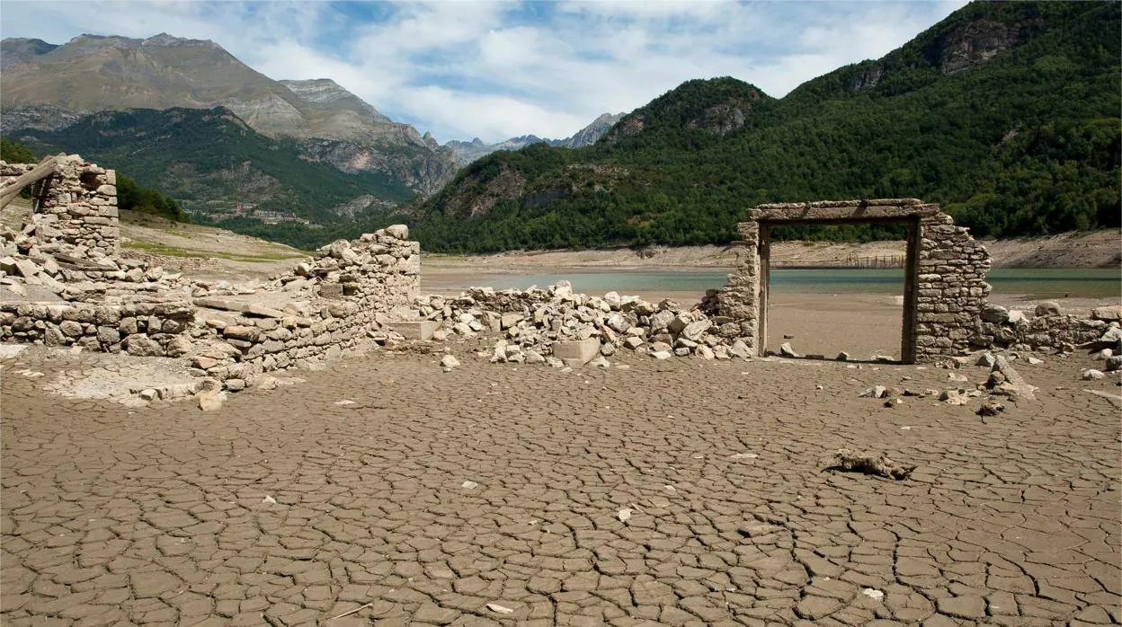 El embalse de Búbal, en el Pirineo aragonés, se encuentra a solo el 10,9% de su capacidad