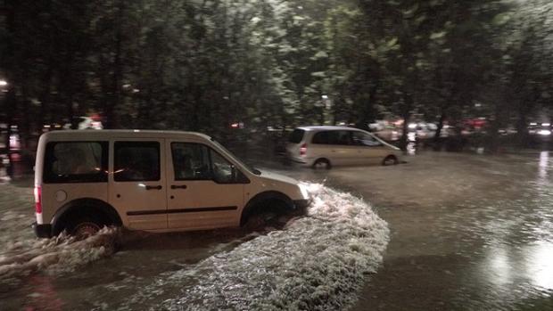 Una fuerte tromba de agua inunda Valladolid