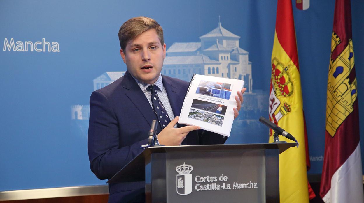 Nacho Hernando durante su comparecencia en la Comisión de Fomento de las Cortes de Castilla-La Mancha