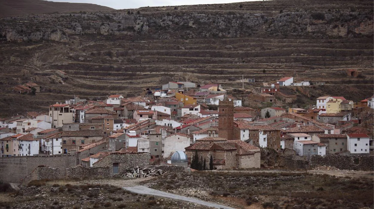 Vista de Peracense (Teruel), uno de los cientos de minúsculos municipios que pueblan la geografía aragonesa
