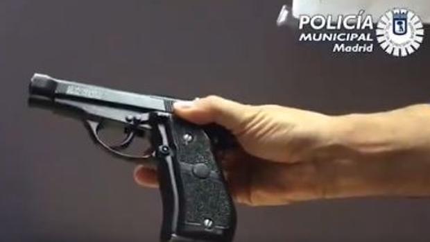 El Ayuntamiento pone en marcha un programa piloto para reducir la tenencia de armas en varios distritos