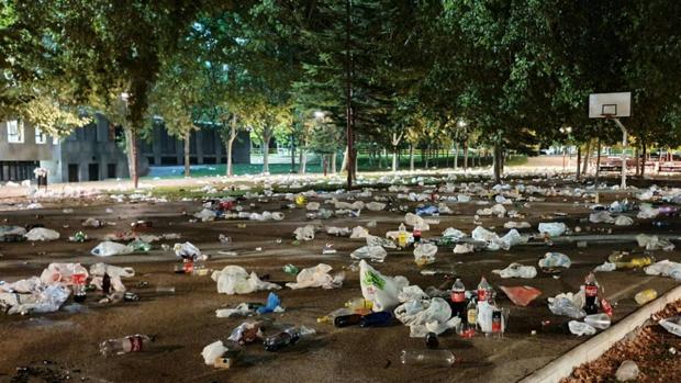 La Policía municipal desaloja un multitudinario botellón en Valladolid