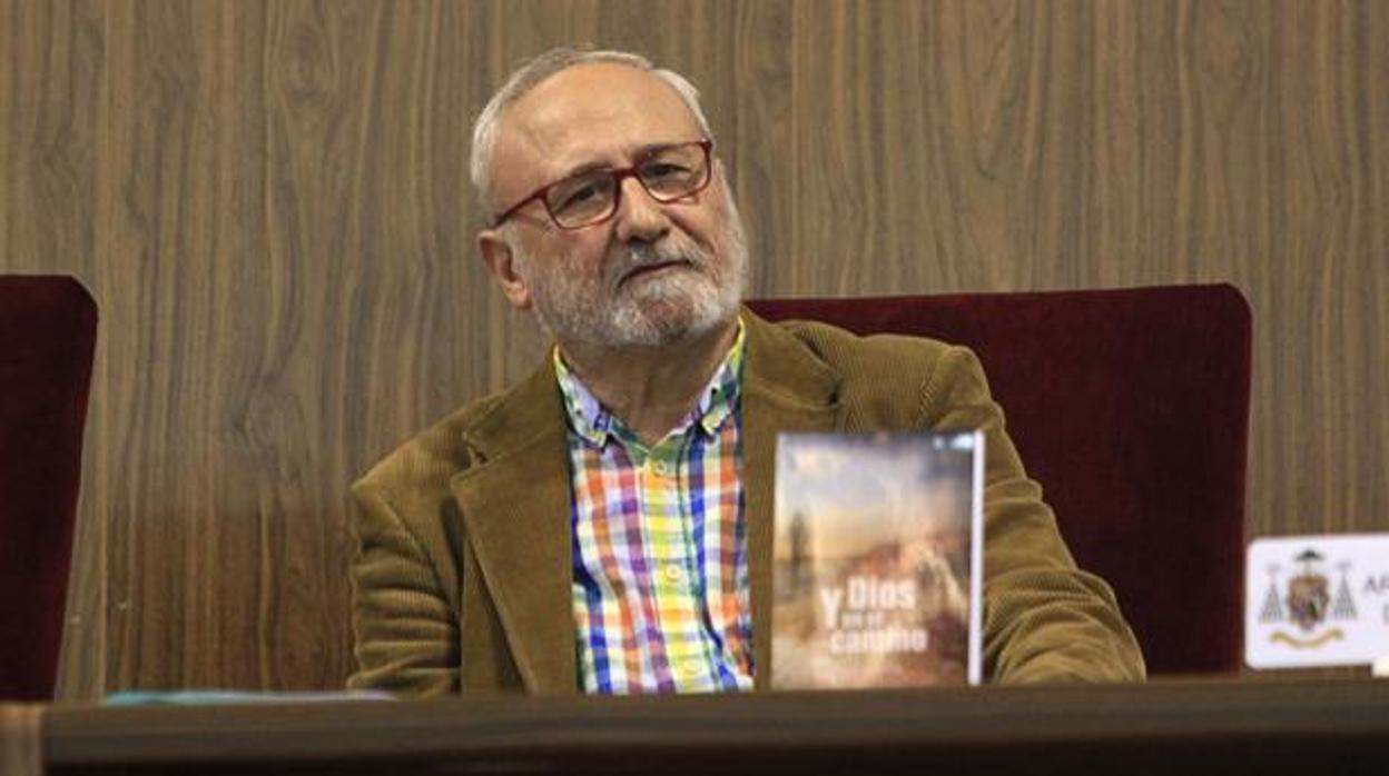 Juan Sánchez en la presentación de un libro
