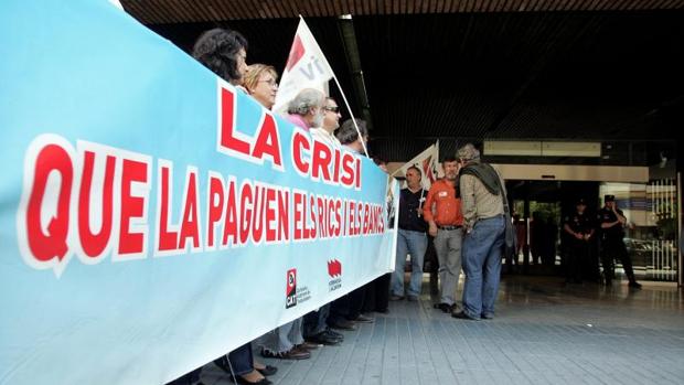 Funcionarios exigen a Puig que pague los atrasos salariales como ya han hecho otras autonomías
