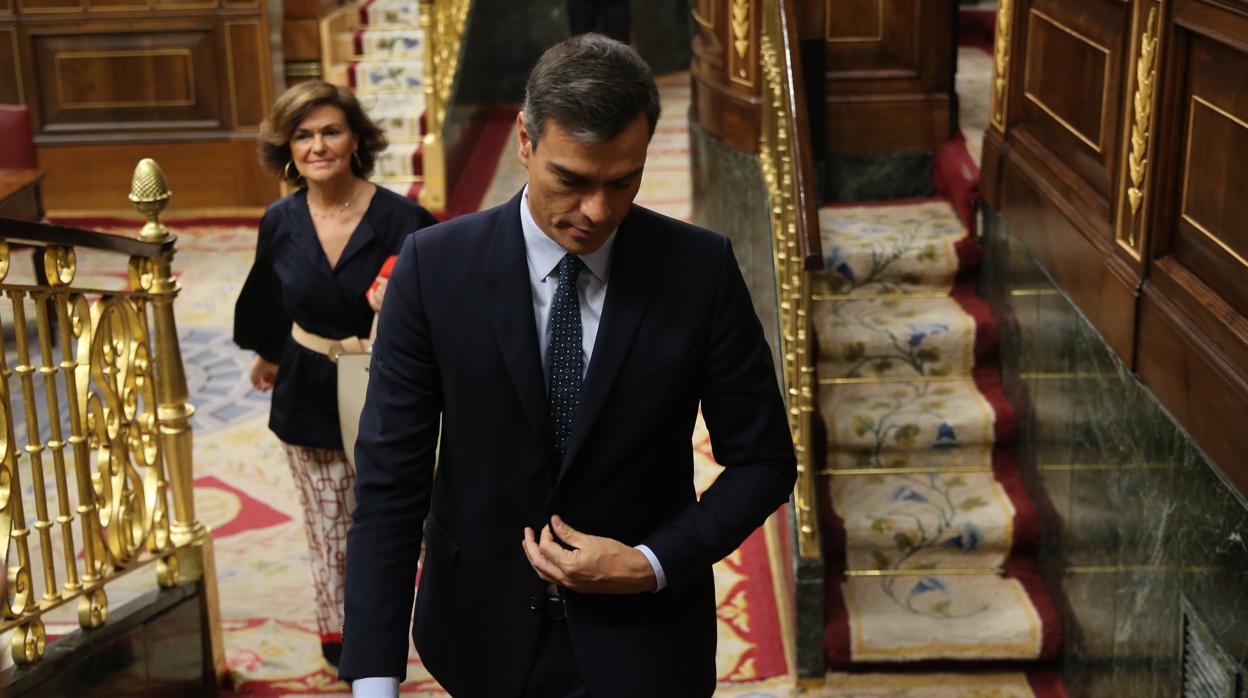 Pedro Sánchez y Carmen Calvo, en el Congreso