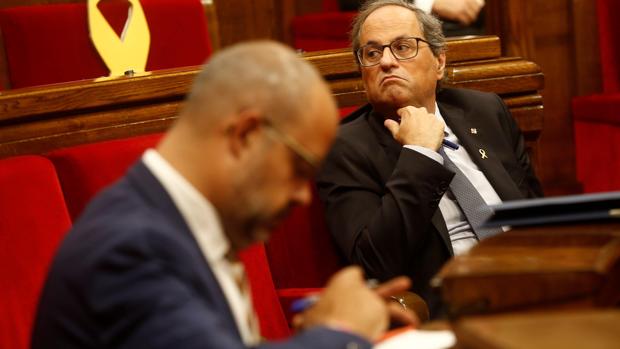 Gritos de «libertad, libertad» en el Parlament al conocer el ingreso en prisión de los CDR acusados de terrorismo