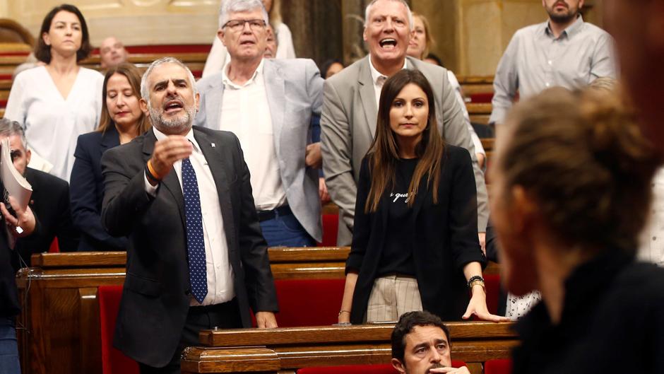 Vídeo: Roger Torrent expulsa del hemiciclo al diputado de Ciudadanos, Carlos Carrizosa