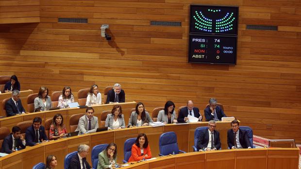 El PP pide al PSOE «elegir Galicia» en un debate sin grandes consensos