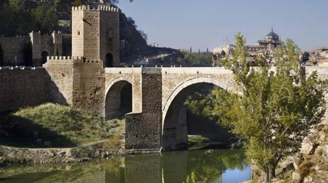 Se va a hacer accesible el torreón del puente Alcántara