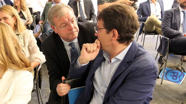 Mañueco defiende que Silván es «una persona con fuerza electoral» que debe ir en las listas del 10-N