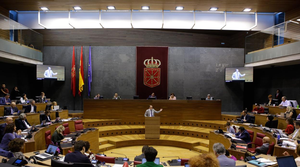 Un momento de la intervención de Javier Esparza (Navarra Suma)