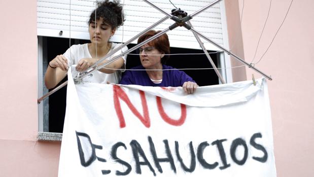 Los desahucios por hipotecas caen un 13% en Madrid