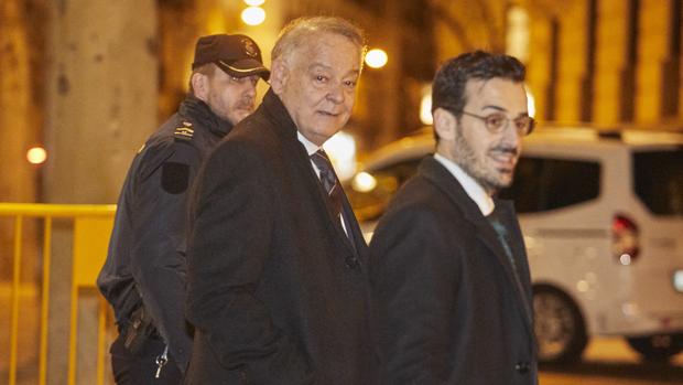 Reclaman una fianza de 50.000 euros para el comisario Pino