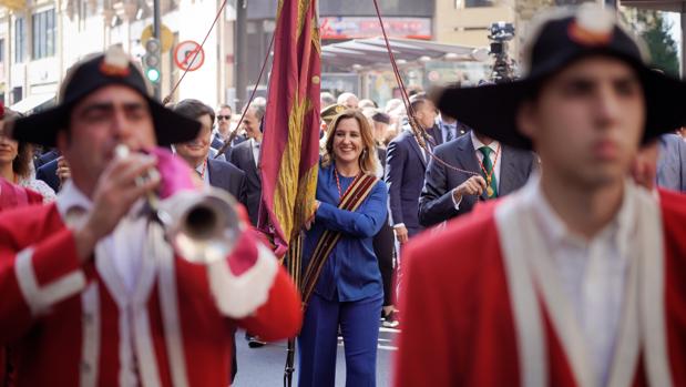 9 d'Octubre: la Senyera recorre Valencia entre ovaciones y con mayor normalidad