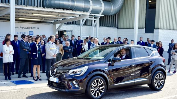 Renault compromete ante el Rey que seguirá fabricando en España