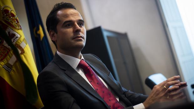 Aguado urge a la UCJC a poner fin a los plagios en sus tesis