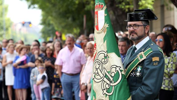 Toledo celebra por primera vez en la calle el día la Guardia Civil