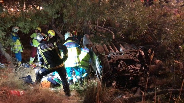 Muere un joven de 17 años al salirse de la vía el coche en el que viajaba